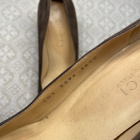 Authentic Vintage Gucci Suede Heels - Picture 9 of 10